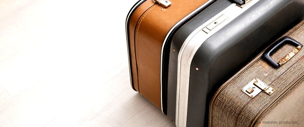 ¿Cómo se llama la maleta pequeña de viaje?