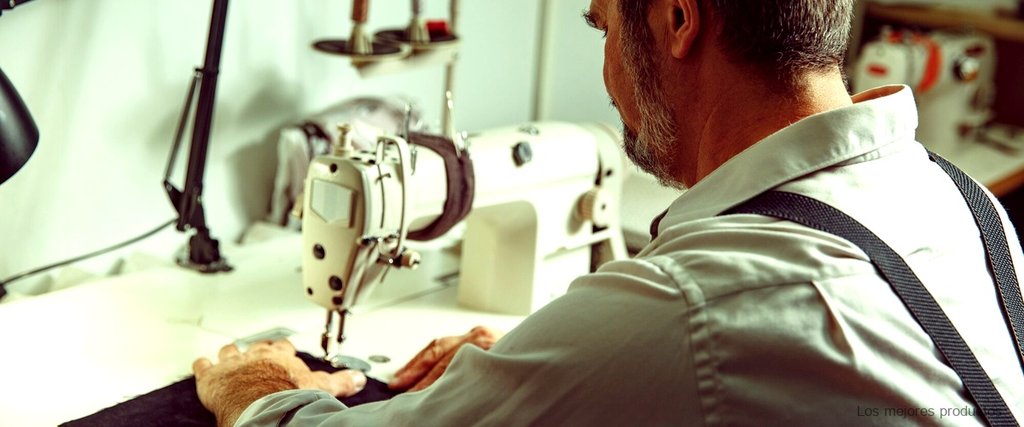 ¿Cuánto cuesta una máquina de coser básica?