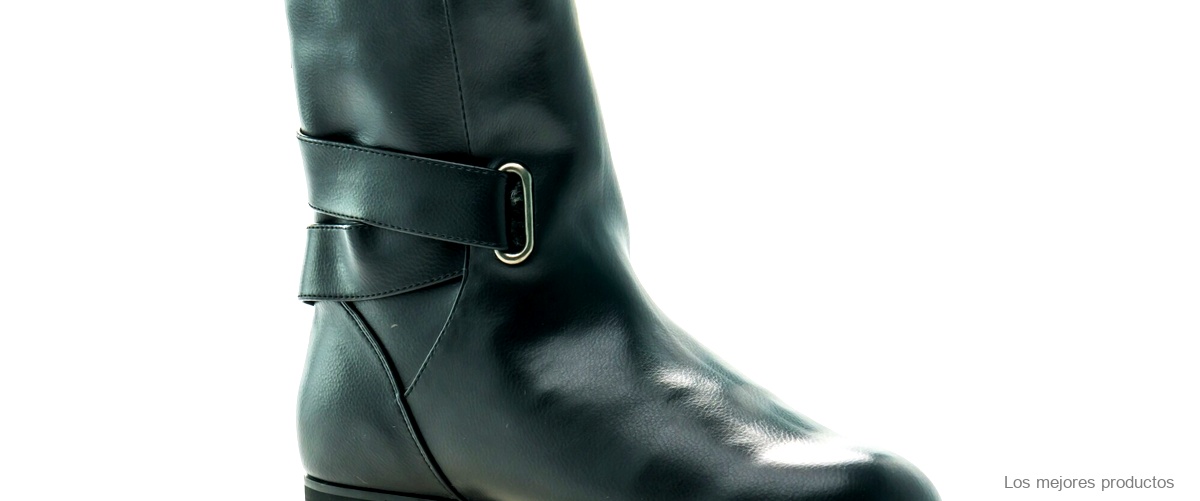 Descubre las auténticas botas ibicencas originales de Héctor: estilo y calidad a precios accesibles.