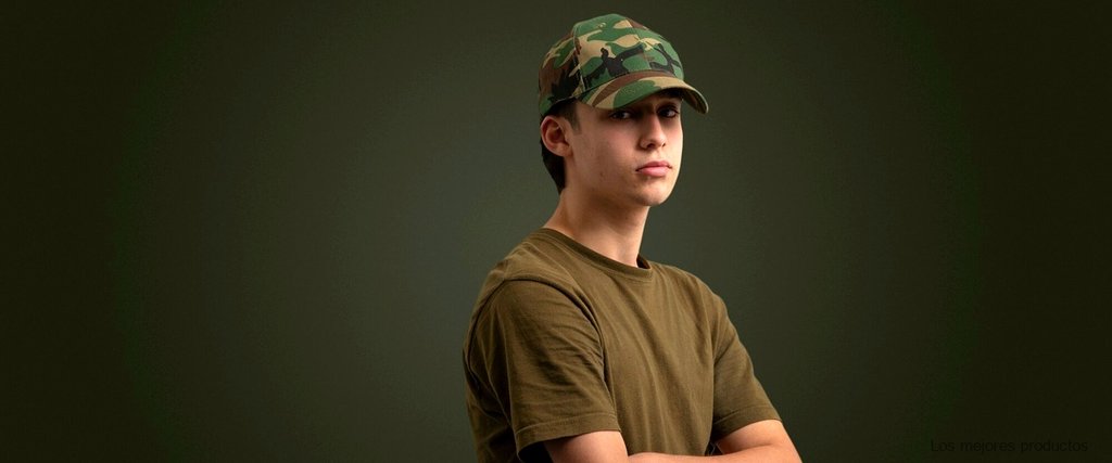 Descubre las rebajas en las camisas verdes militares para hombre en Zara: estilo y moda