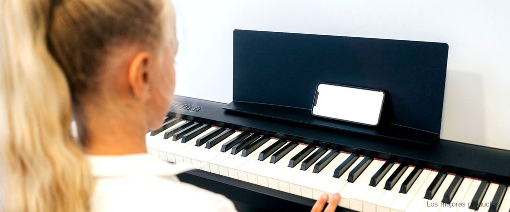 El piano como herramienta de aprendizaje: descubre sus beneficios para bebés de 1 año