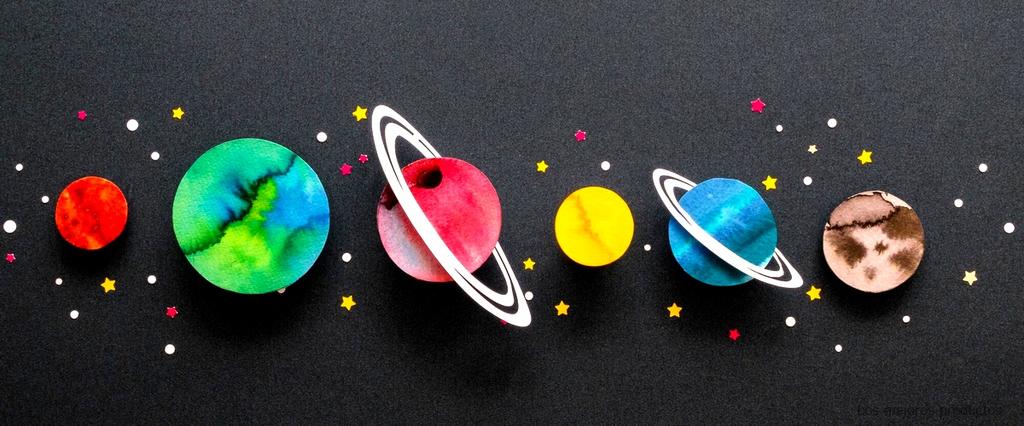Explora las estrellas con un proyector planetario para niños