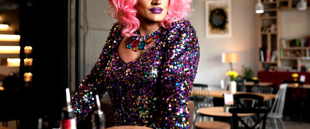 Ideas para crear un disfraz a hombros casero y convertirte en una drag queen espectacular