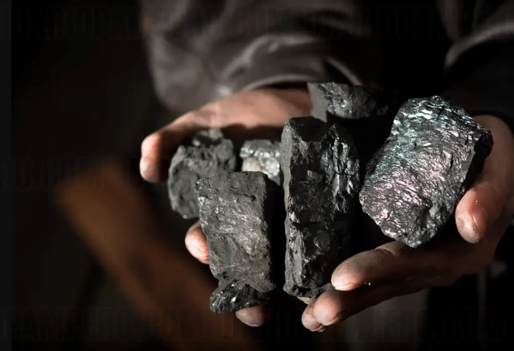 El Tesoro Enterrado: China Descubre el Mineral que Podría Redefinir la Tecnología - 9 - octubre 15, 2023