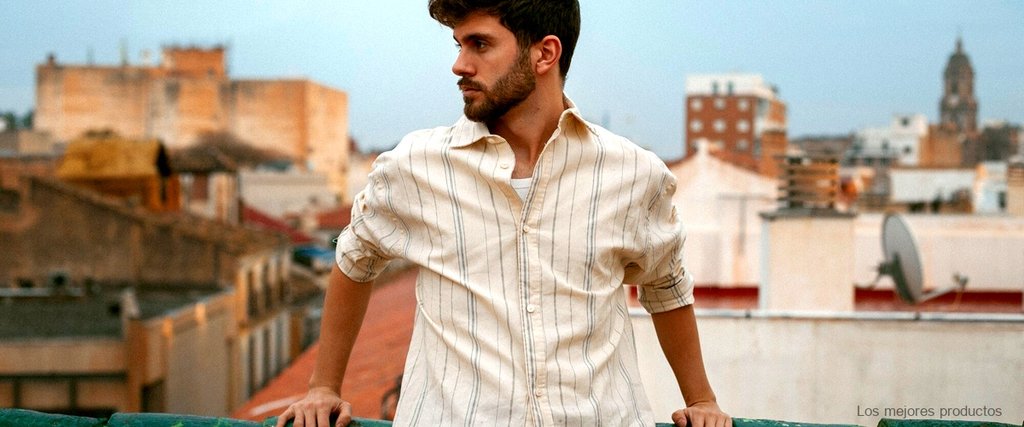 "La elegancia del estilo flamenco en las camisas de lunares para hombres"