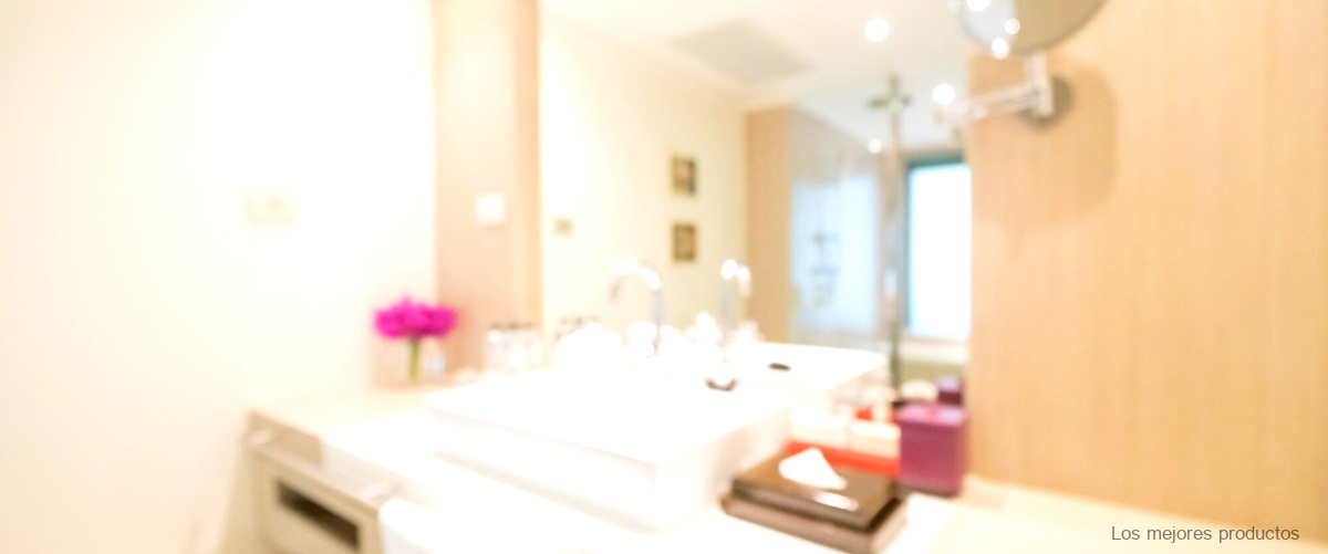 Renueva tu cuarto de baño con el elegante Armario Romi Baño con Luz