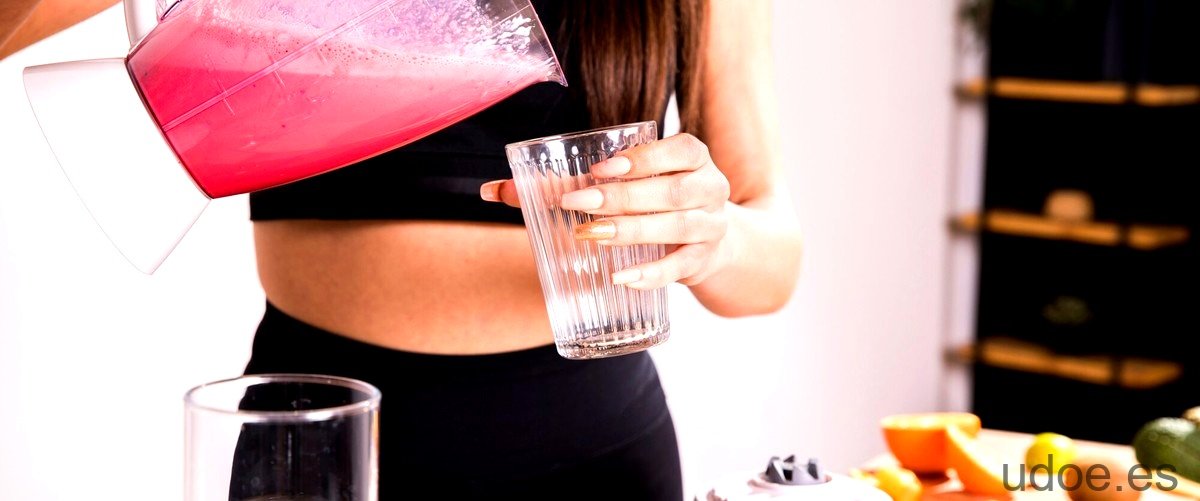 ¿Cuántos litros de agua se deben tomar para bajar de peso?